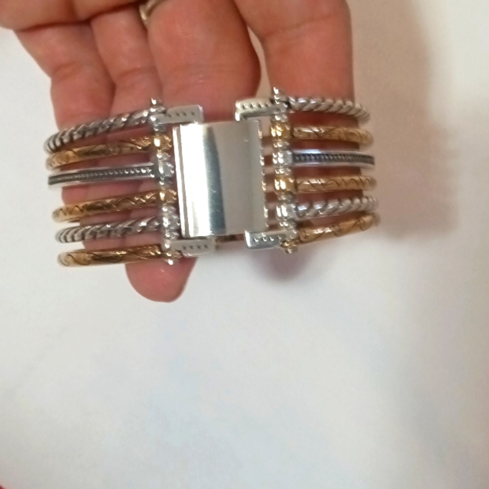 Brighton~ hinged, two toned, bangle bracelet (Vintage) ✨ - Picture 3 of 7